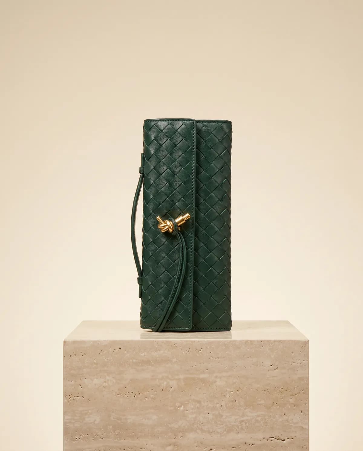 Bottega Veneta Clutch Veneta Andiamo Intrecciato Verde Tamanho 31cm