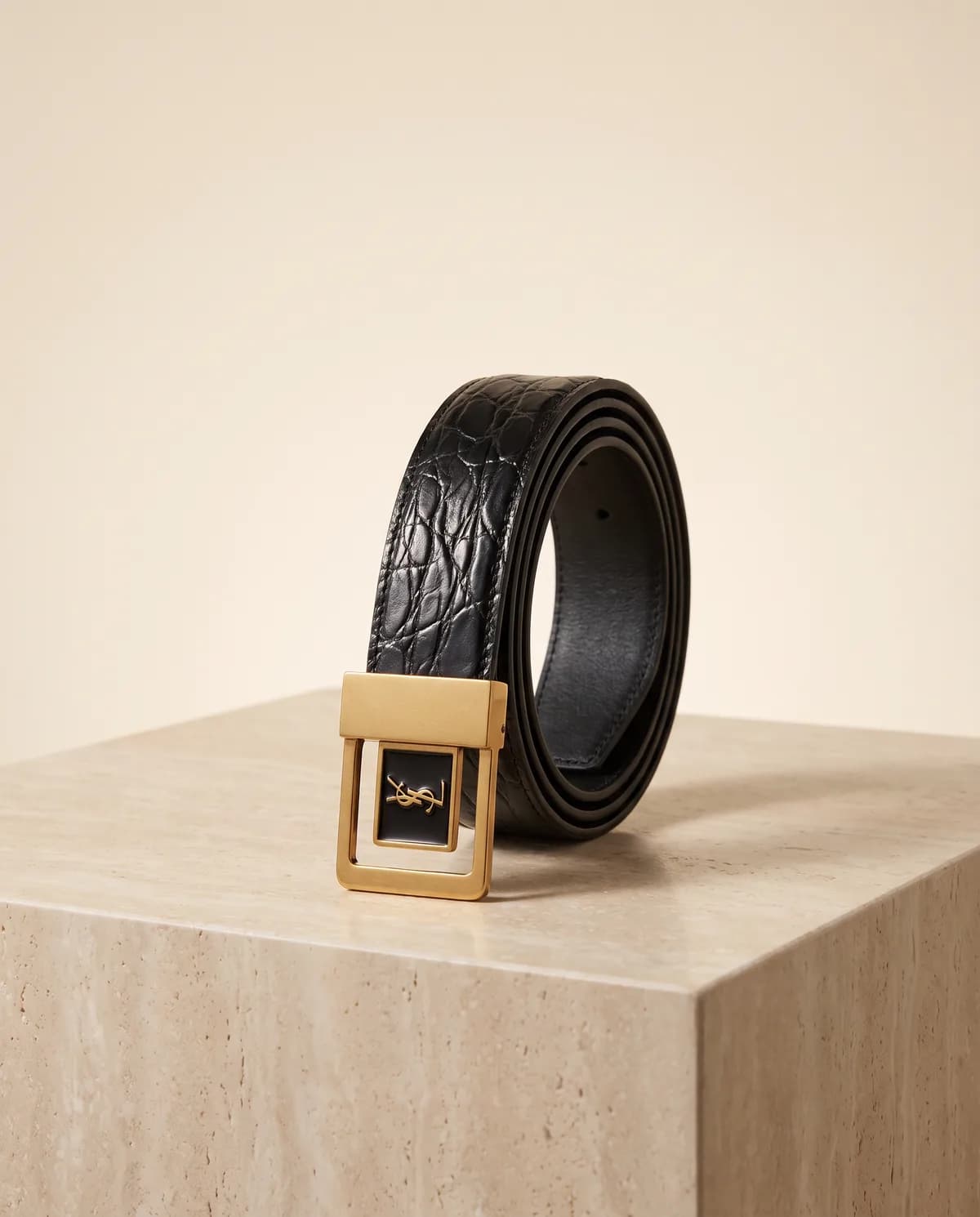 Saint Laurent Preto